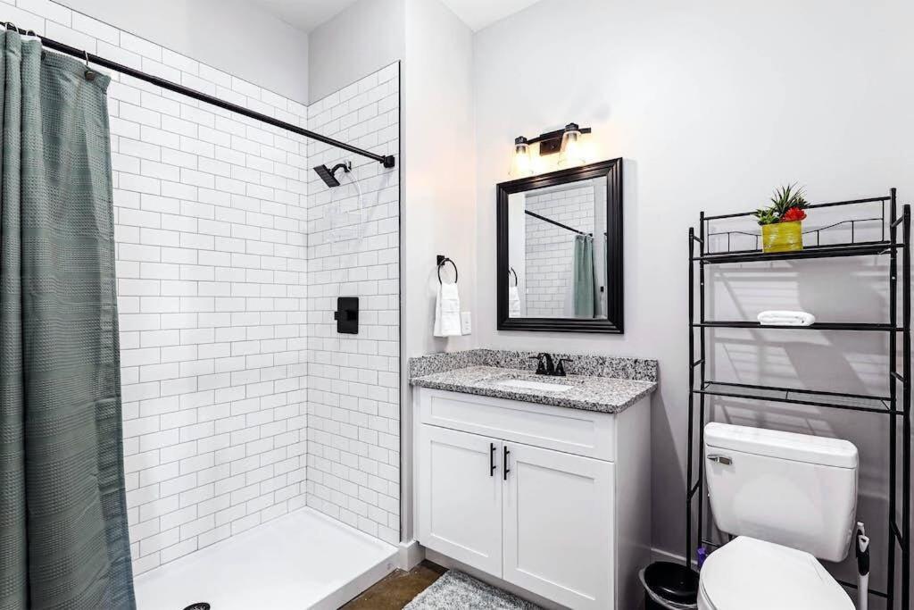 Brand New Condo Near Downtown Nash W Washer Dryer NashvilleNashville  Kültér fotó